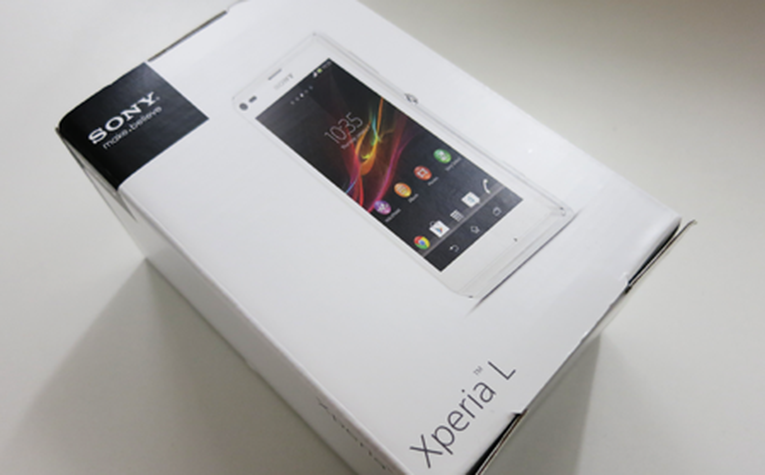 Sony Xperia L unboxing video