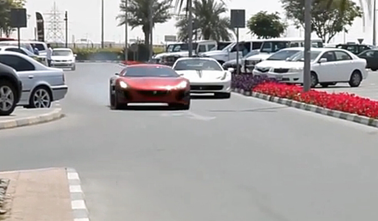 Rimac Concept One vs Ferrari 458 Italia in drag race
