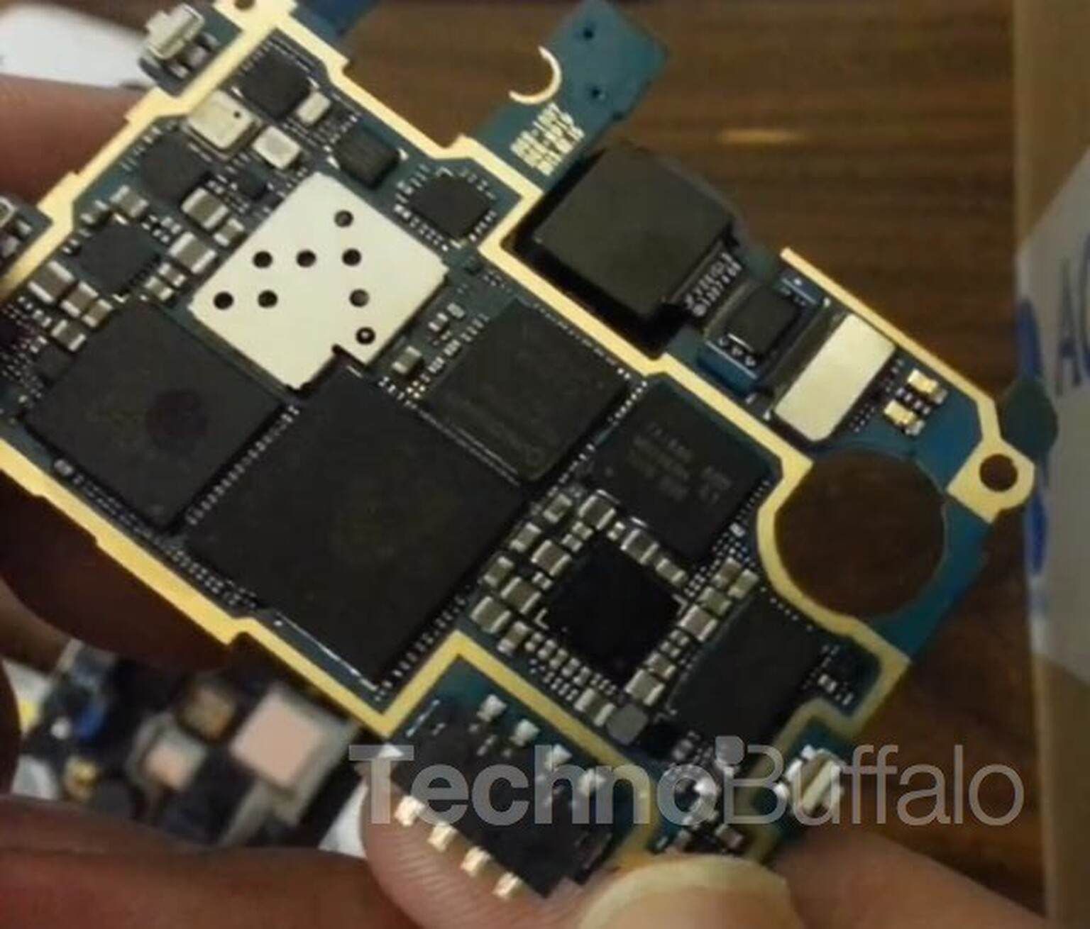 Samsung Galaxy S4 spills its guts in teardown video