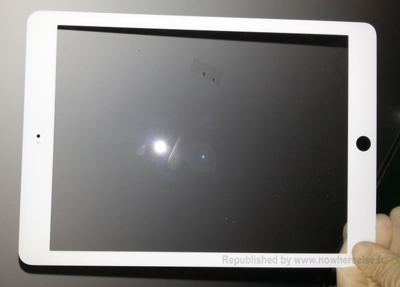 Alleged iPad 5 front bezel spied in leaked images