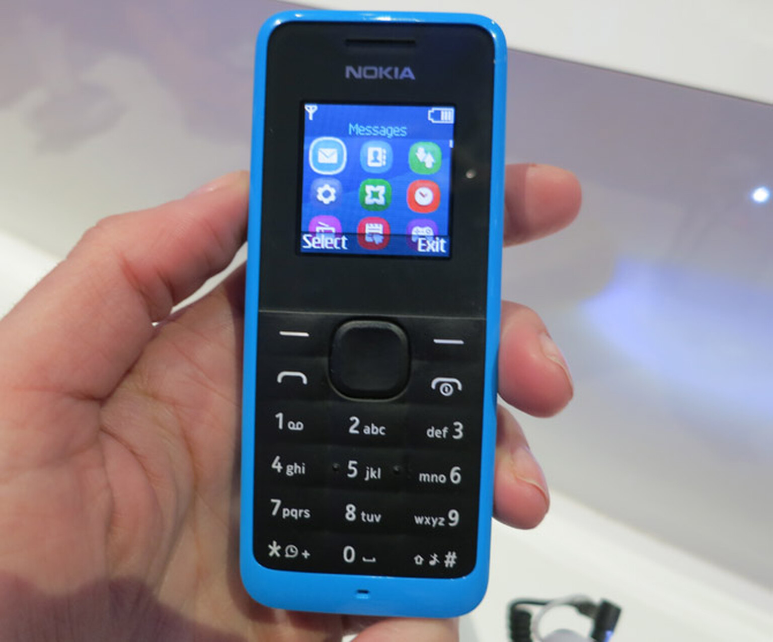 Nokia 105 hands-on photos and video