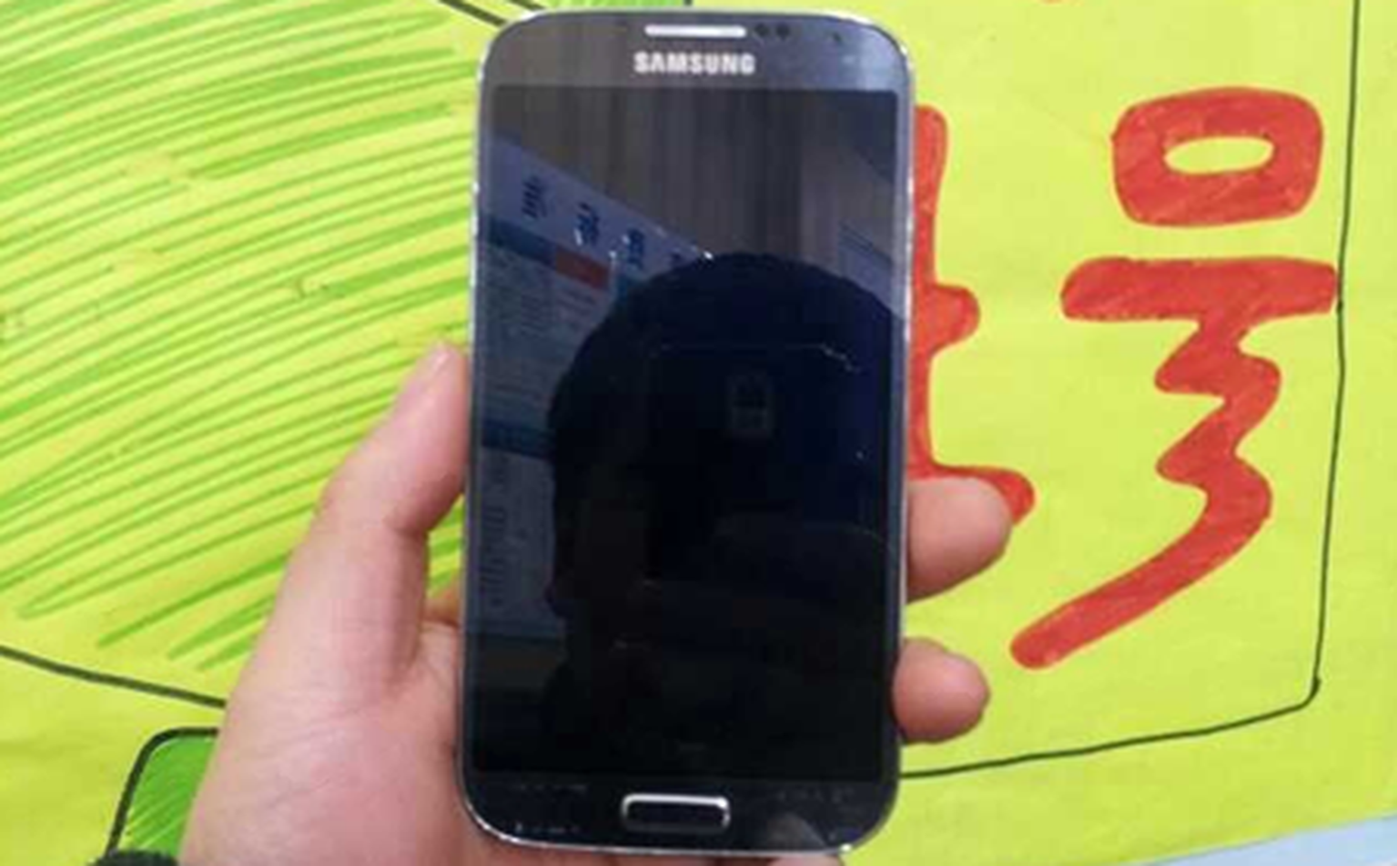 Samsung Galaxy S4 finally leaks on camera: Features dual SIM support?