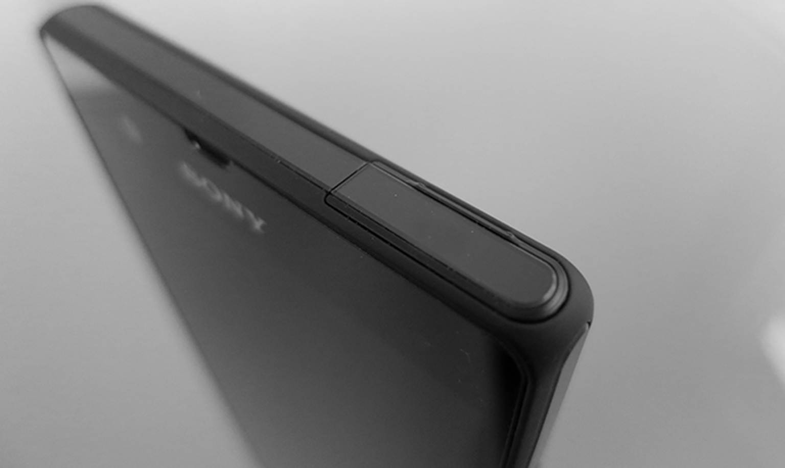 Sony Xperia SP and Xperia L to hit UK retail tomorrow?