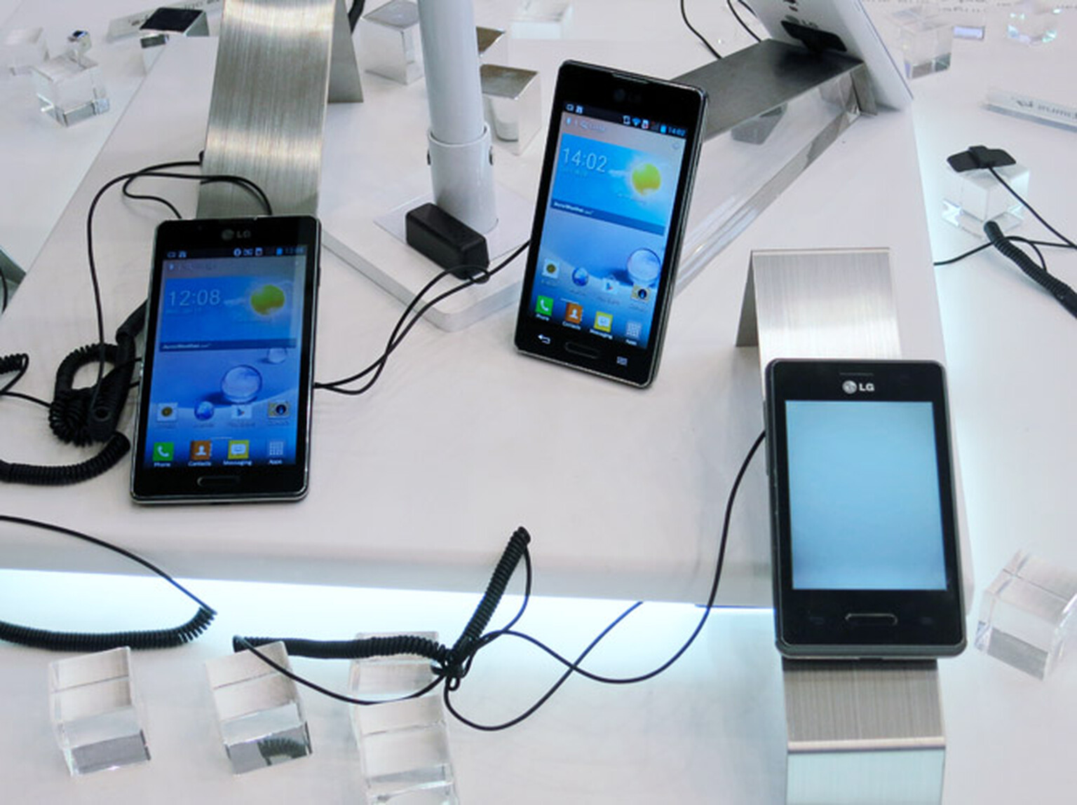 LG Optimus L3 2: Hands-on photos and video
