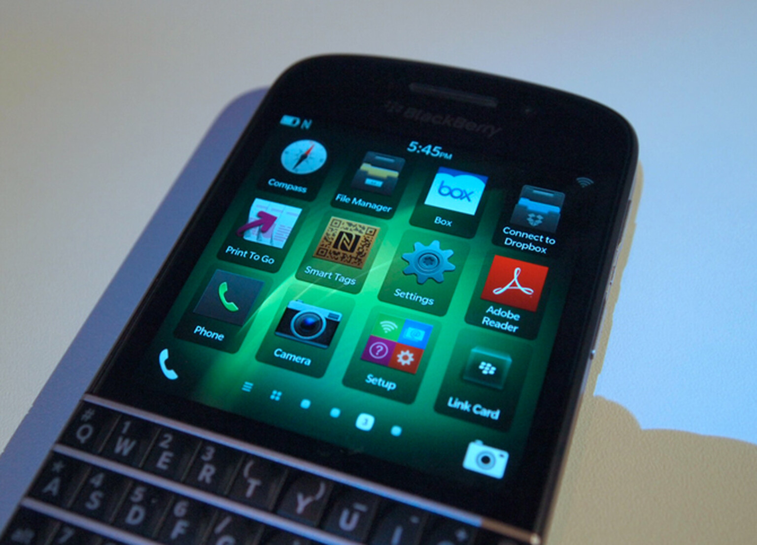 BlackBerry Q10 confirmed: BB10 and physical QWERTY (with video)