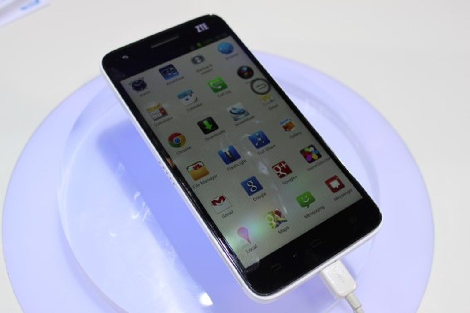 ZTE Grand S: hands-on with the slimmest 5-inch phone (CES 2013)