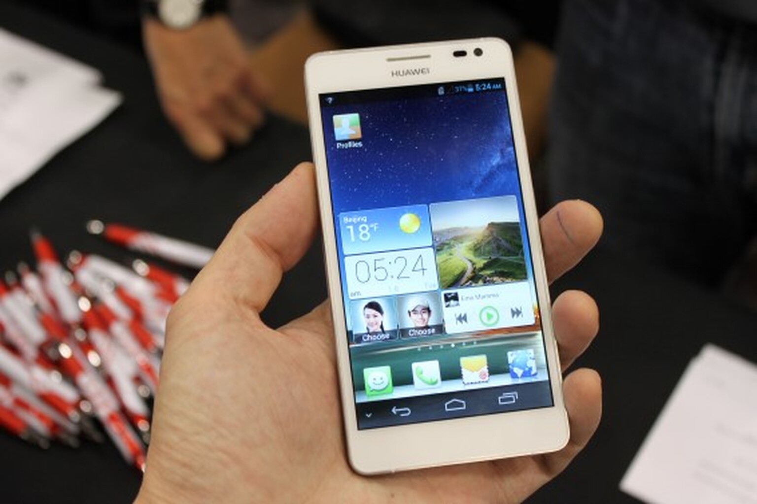 Huawei Ascend D2 hands-on photos and video: CES 2013