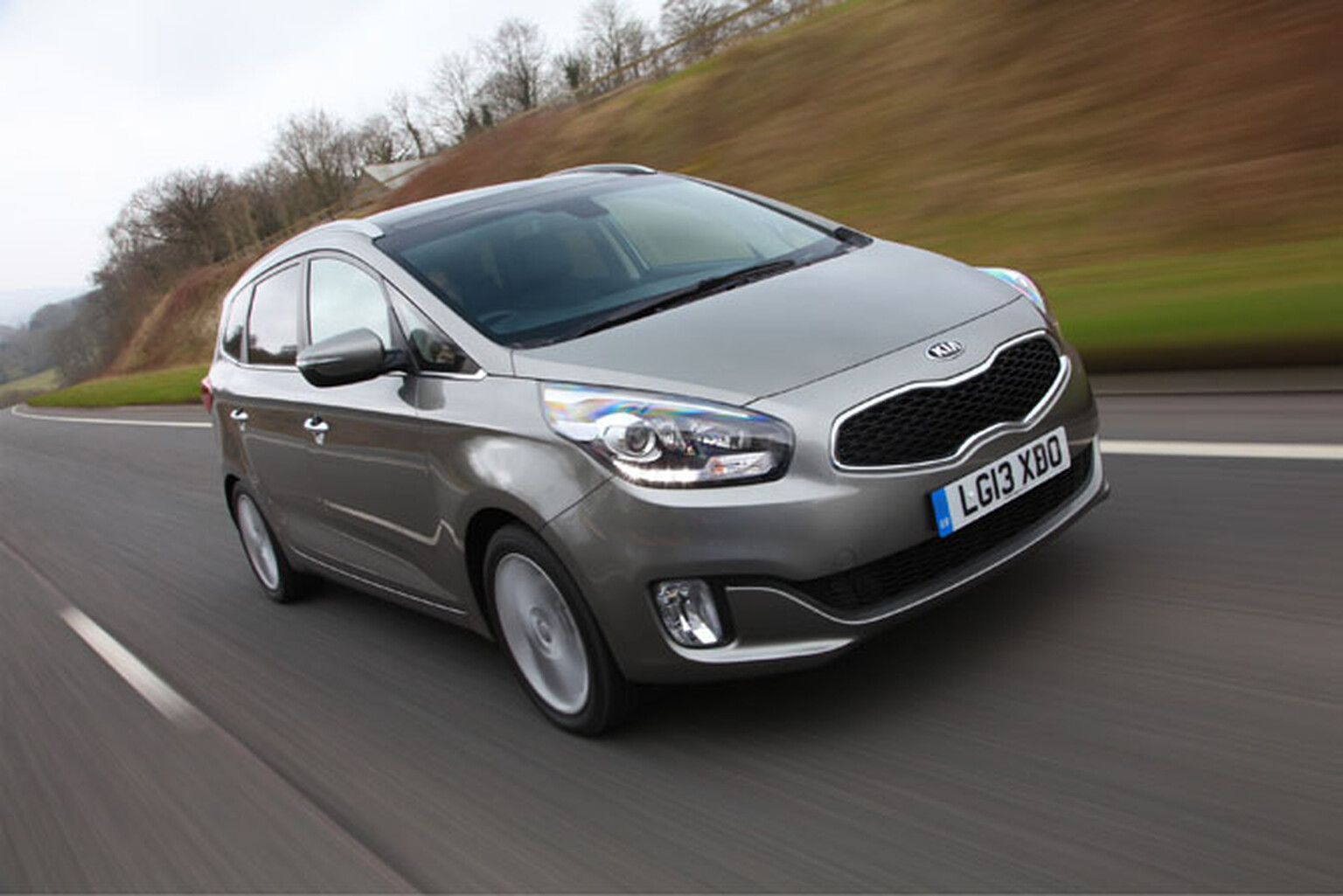 2013 Kia Carens pricing, pictures and specs revealed