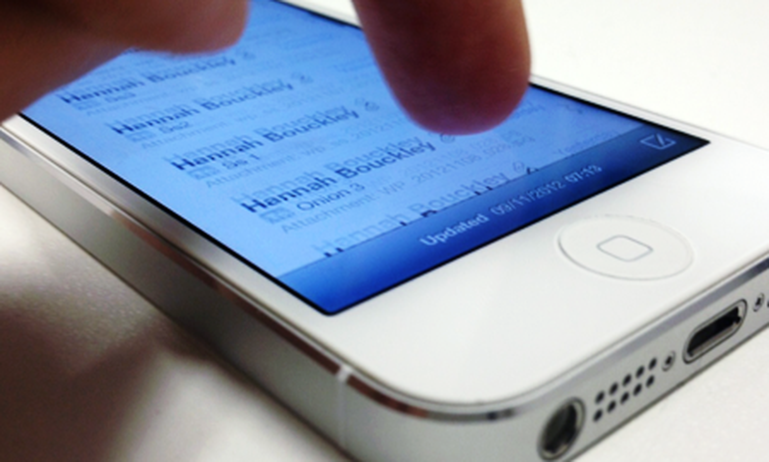 Exclusive: Apple iPhone 5 touchscreen glitch discovered by developer, we go hands-on