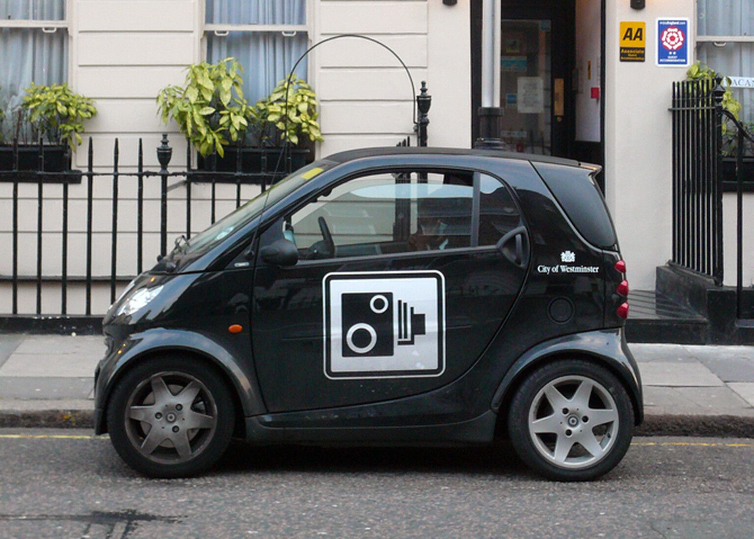Council sets minimum quota for CCTV parking tickets, threatens to fire lenient staff