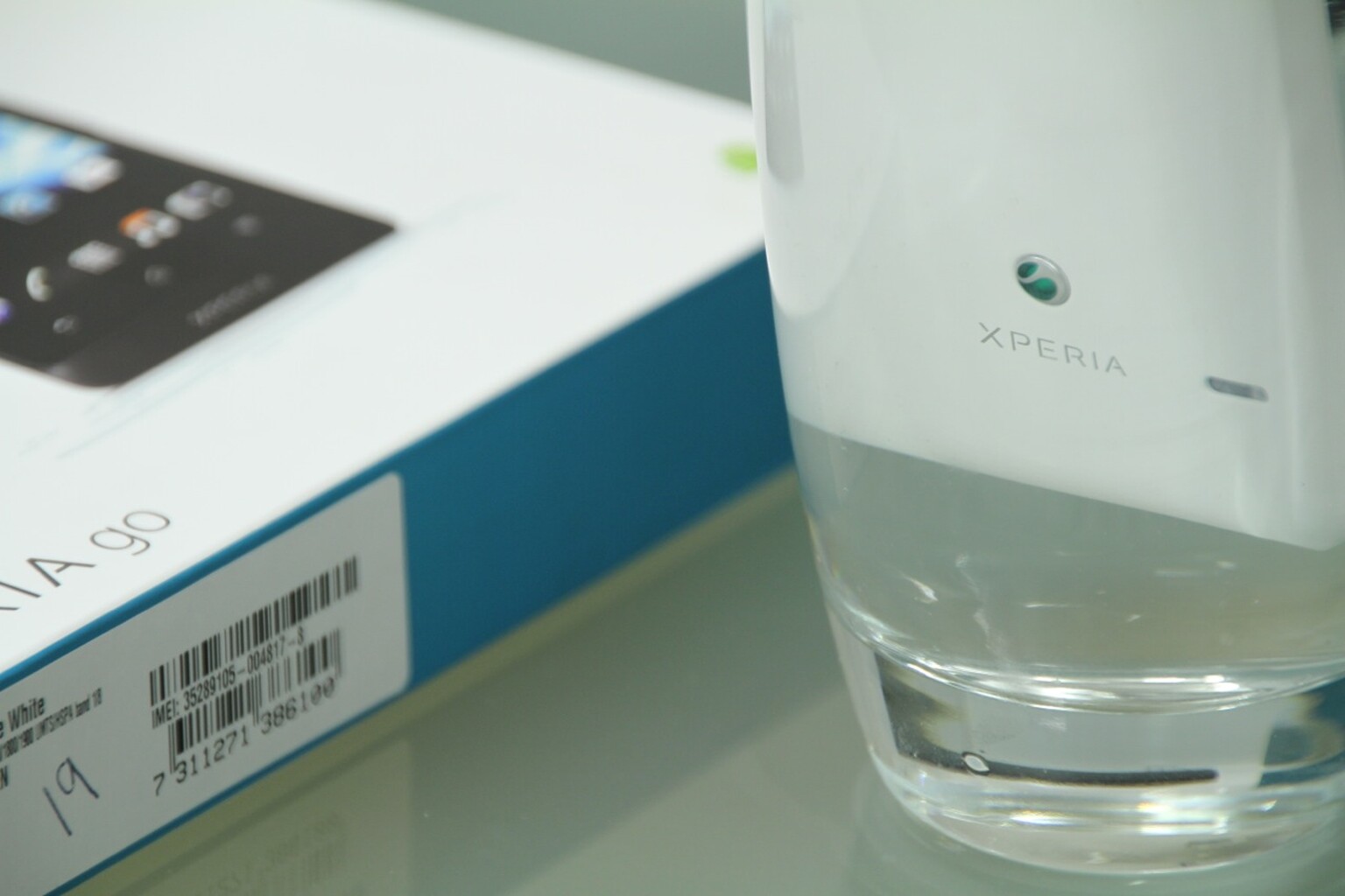 Sony Xperia Go Unboxing Video