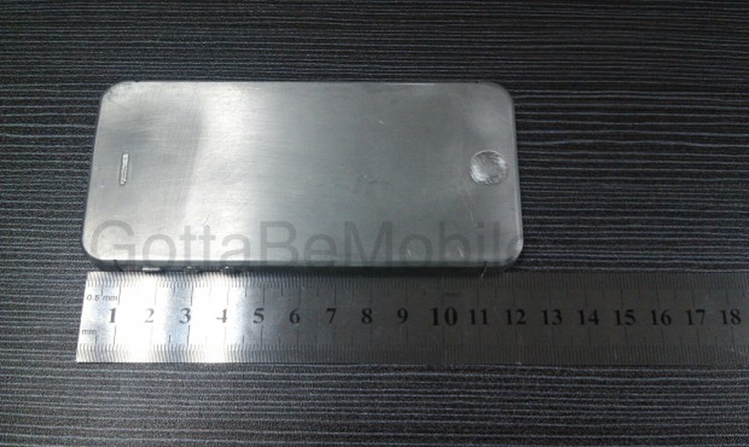 Apple iPhone 5 engineering sample photographed in China