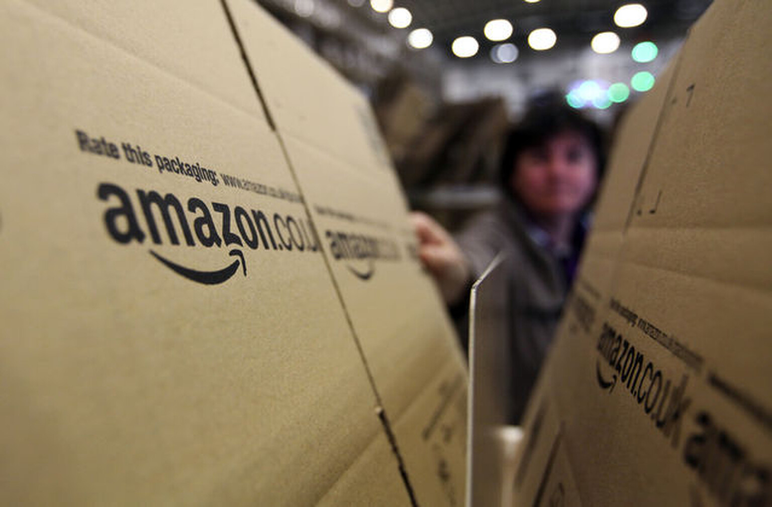 Amazon looking to make its own smartphone?