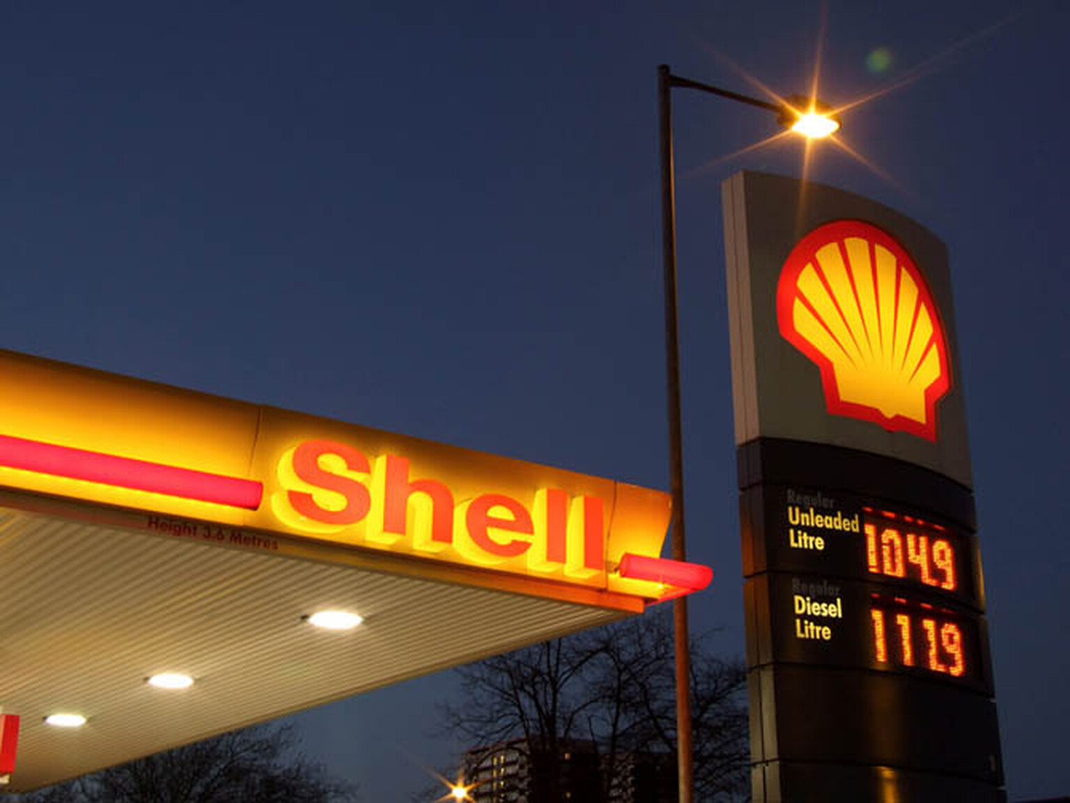 Motorway petrol stations to show competitors' prices