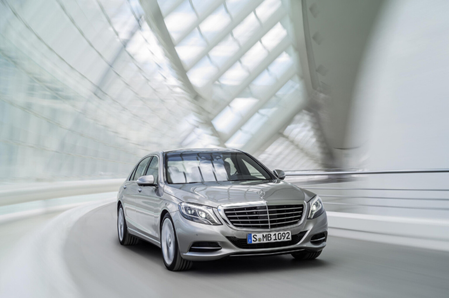 2014 Mercedes S-Class is a self-driving luxury beast