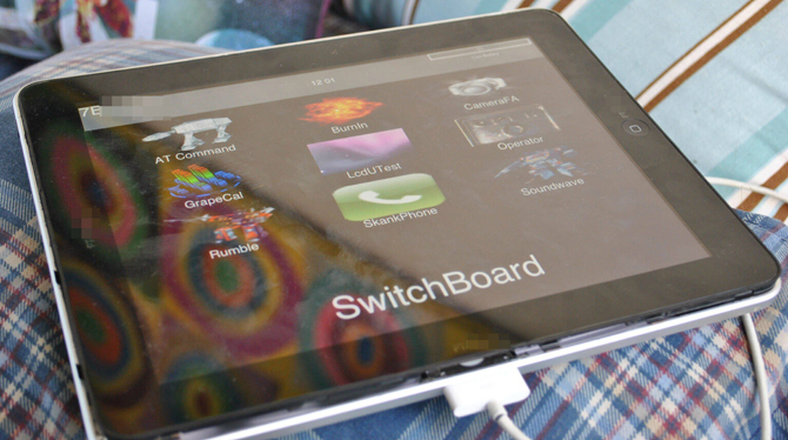 iPad prototype appears on eBay with dual connectors