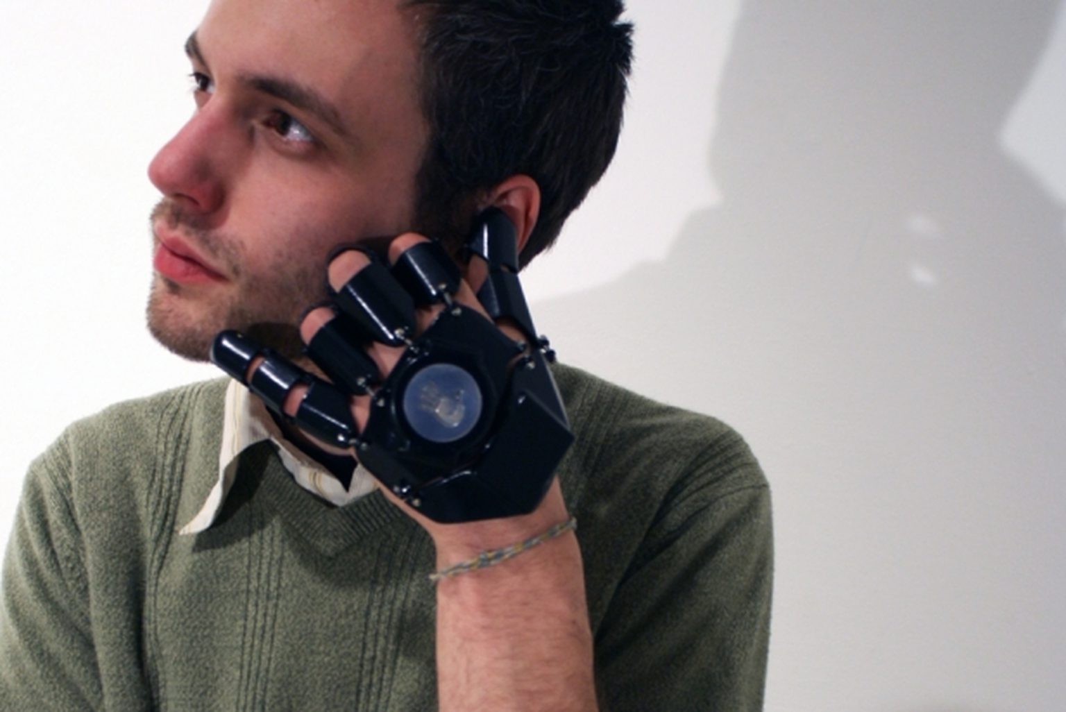 Turn your hand into a phone with a 3D-printed glove