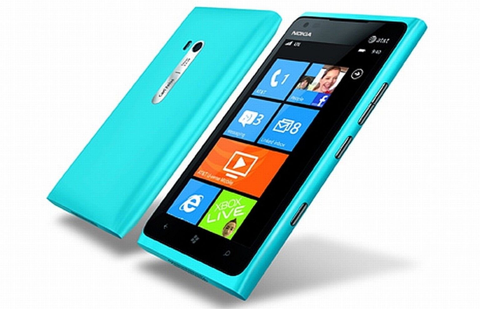 Nokia offers software update or handset exchange to fix Lumia 900 connection issue