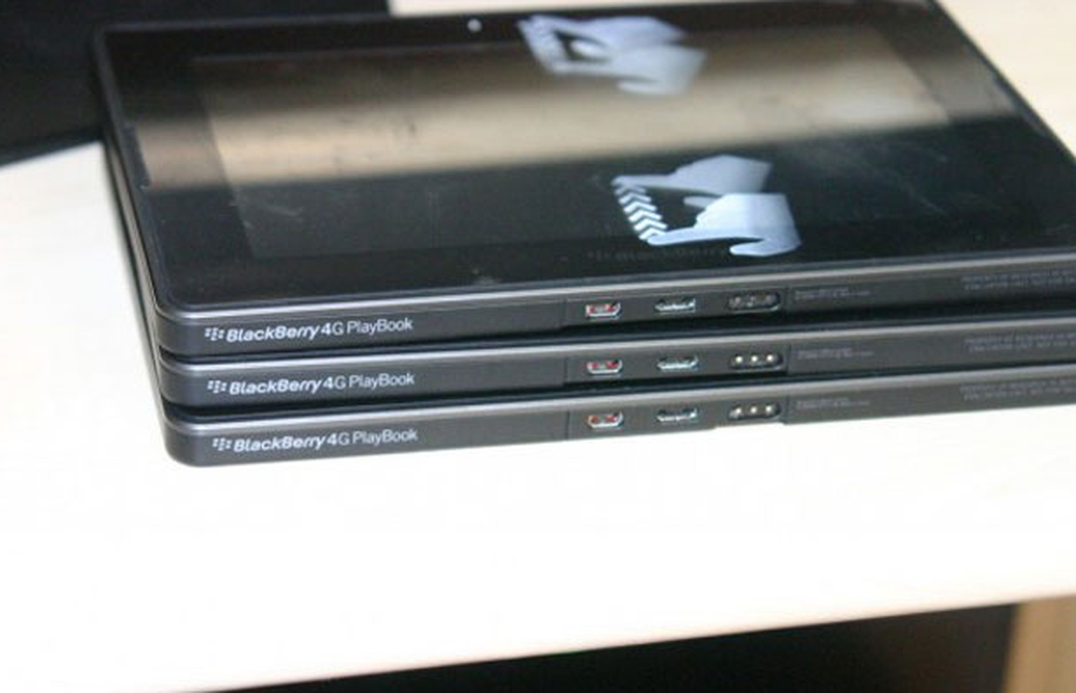 BlackBerry "Playbook 4G" caught on camera, includes BBM?