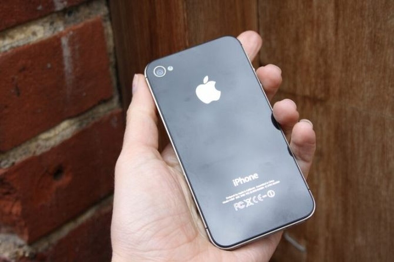 Apple iPhone 5 to add 3D camera?
