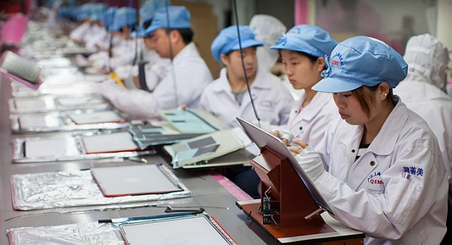 Foxconn factory probe wins overtime award for Apple workers