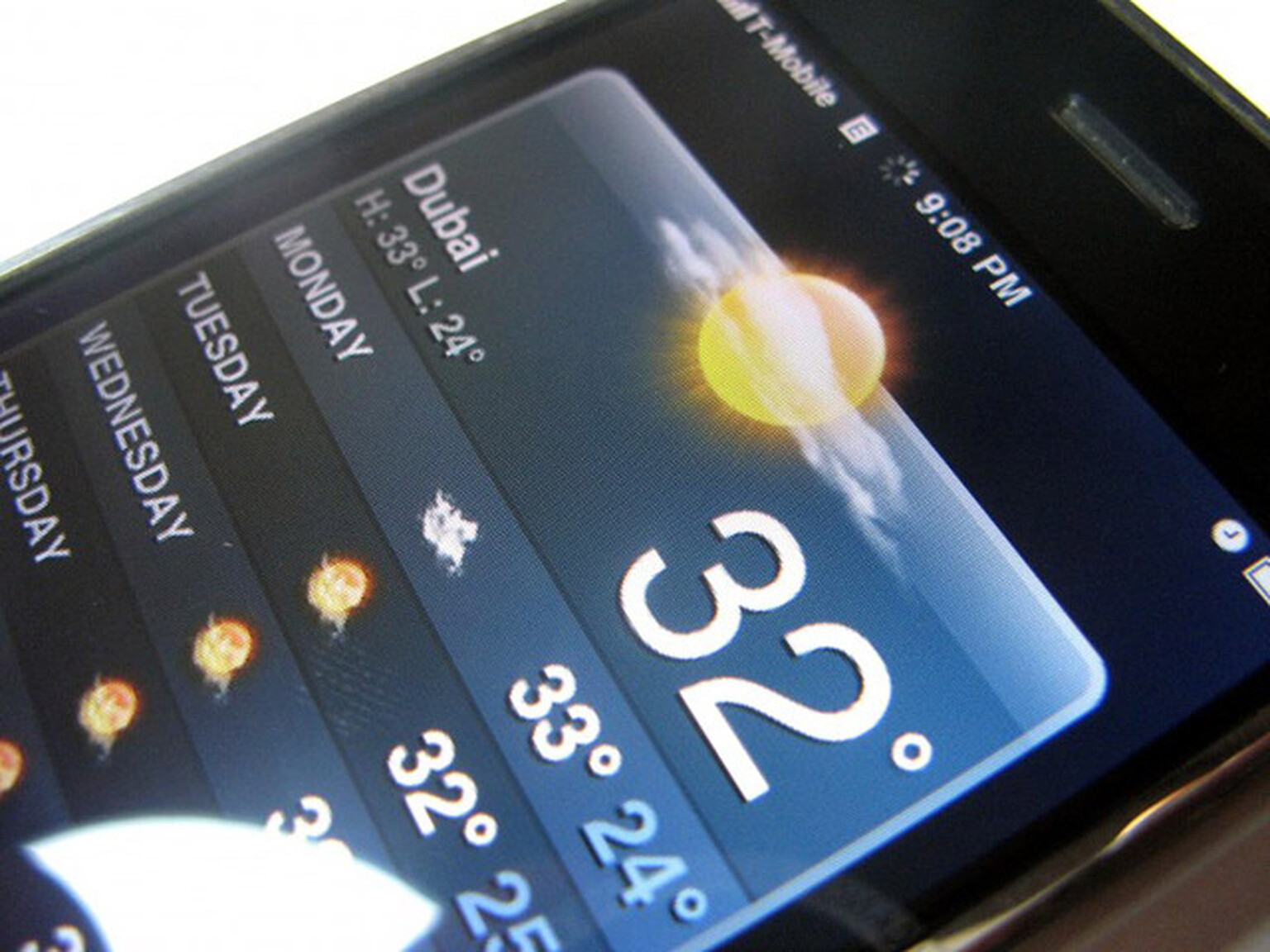 Samsung leading the push in AMOLED technology in 2012