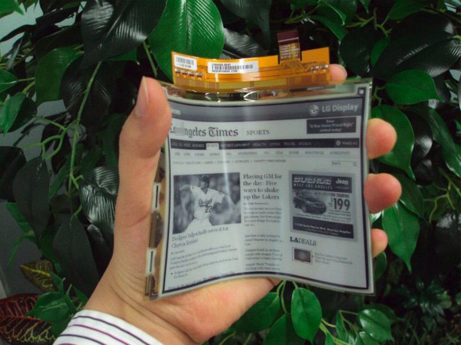 LG to bring flexible e-ink technology to the European market next month