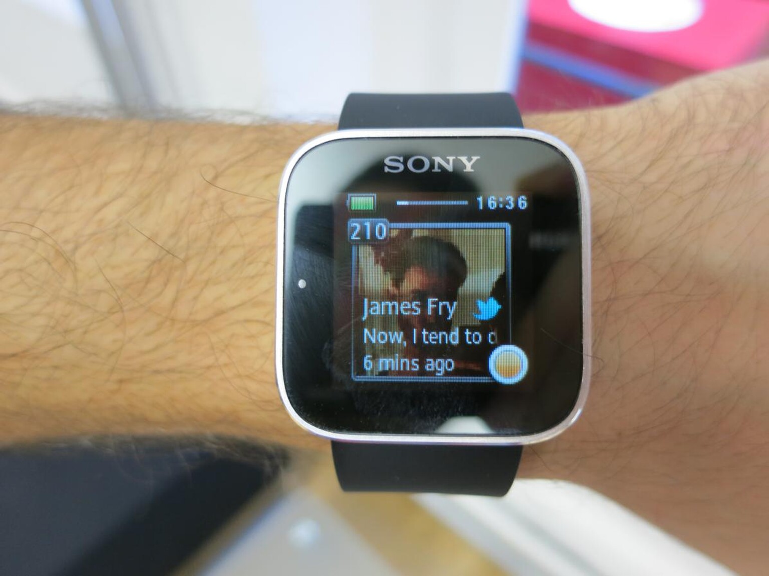 Sony SmartWatch for Android hands-on video
