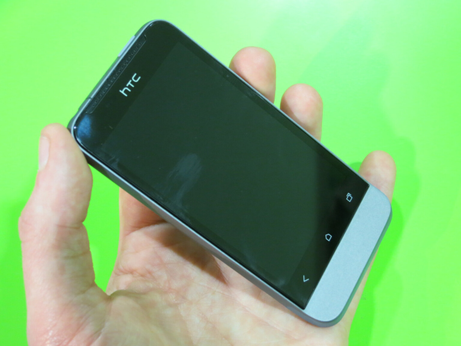 HTC One V: Hands-on pictures