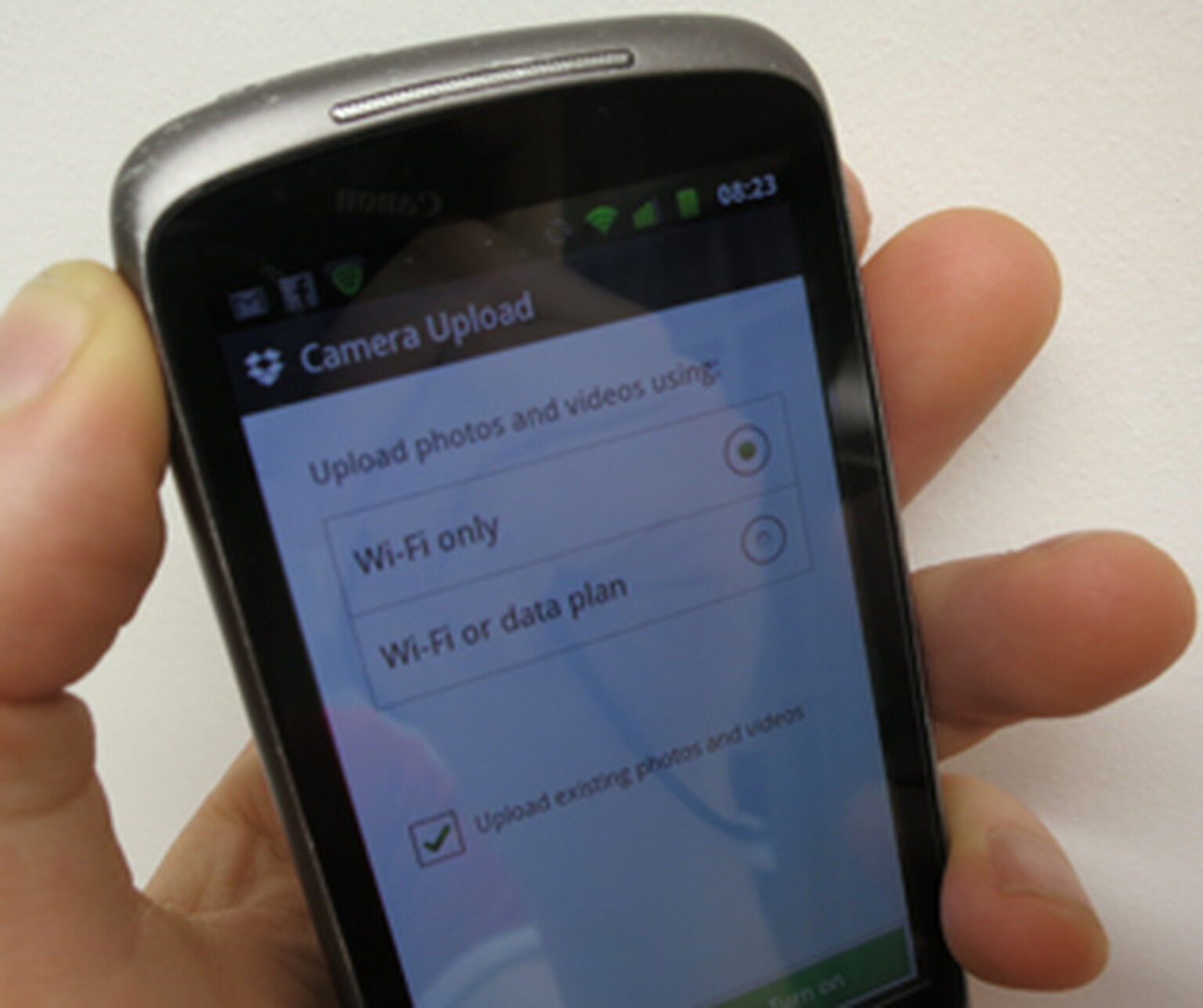 Dropbox for Android update adds automatic photo uploads