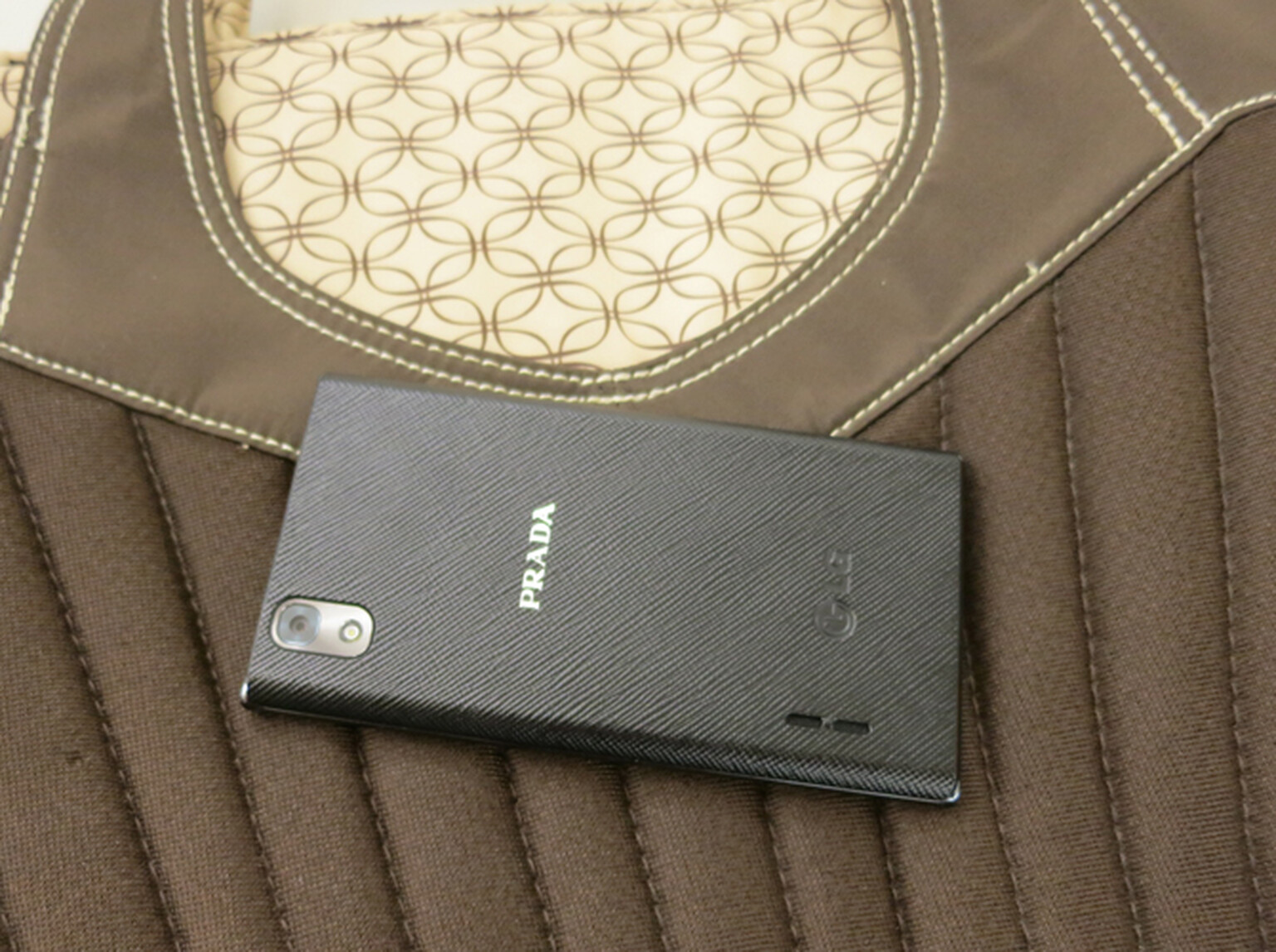 Inside Secure’s VaultIC160 NFC tech tells you if that Prada bag is fake or not