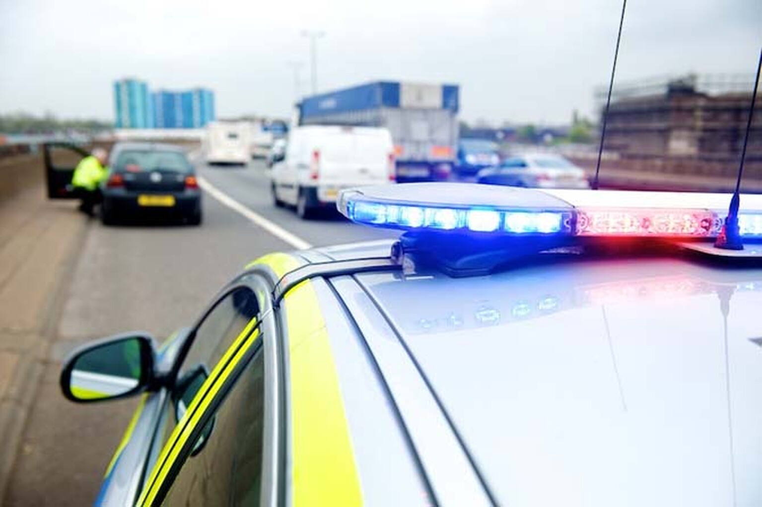 £100 fine for drivers who hog motorway middle lanes