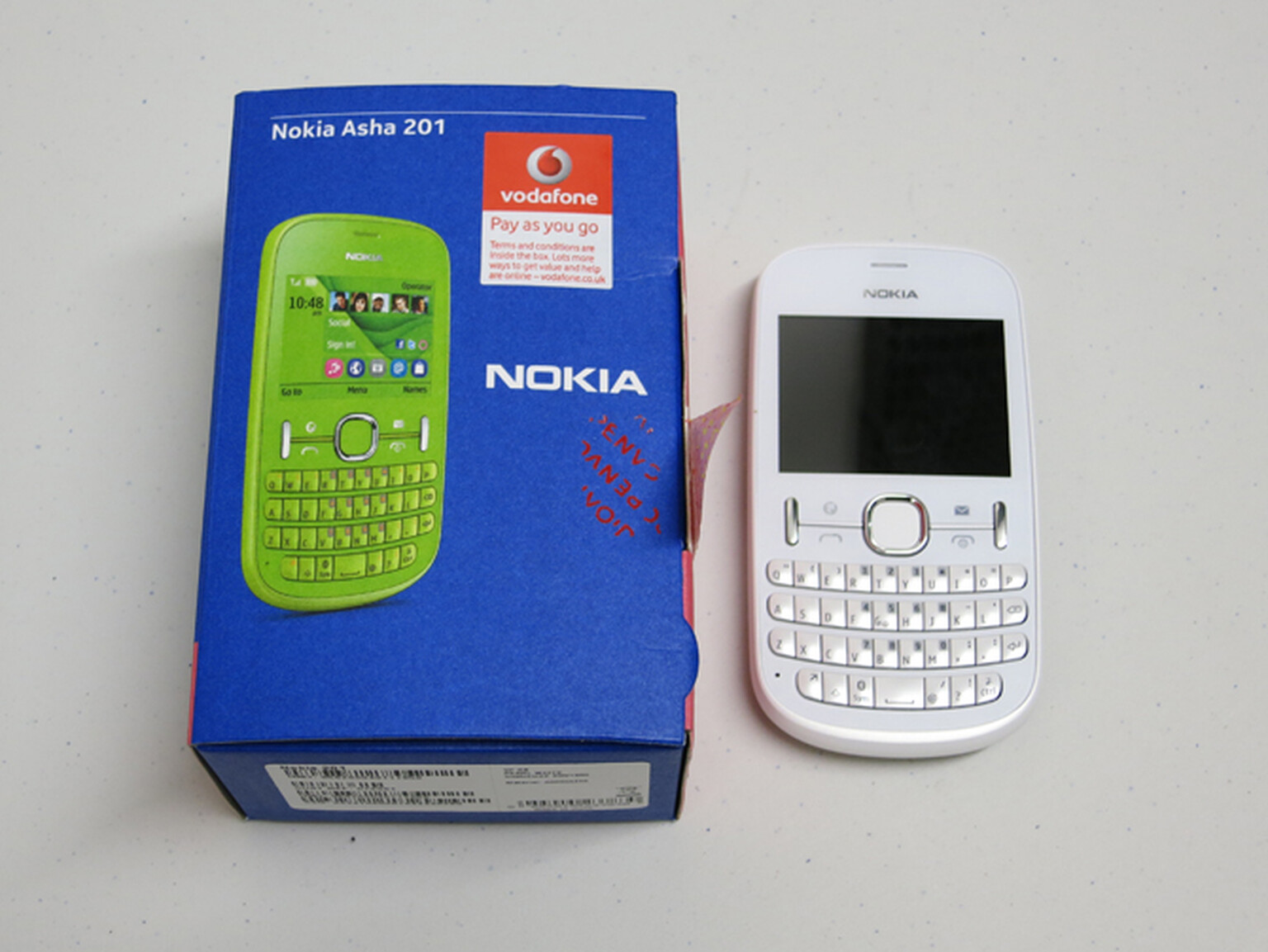 Nokia Asha 201: what's in the box?