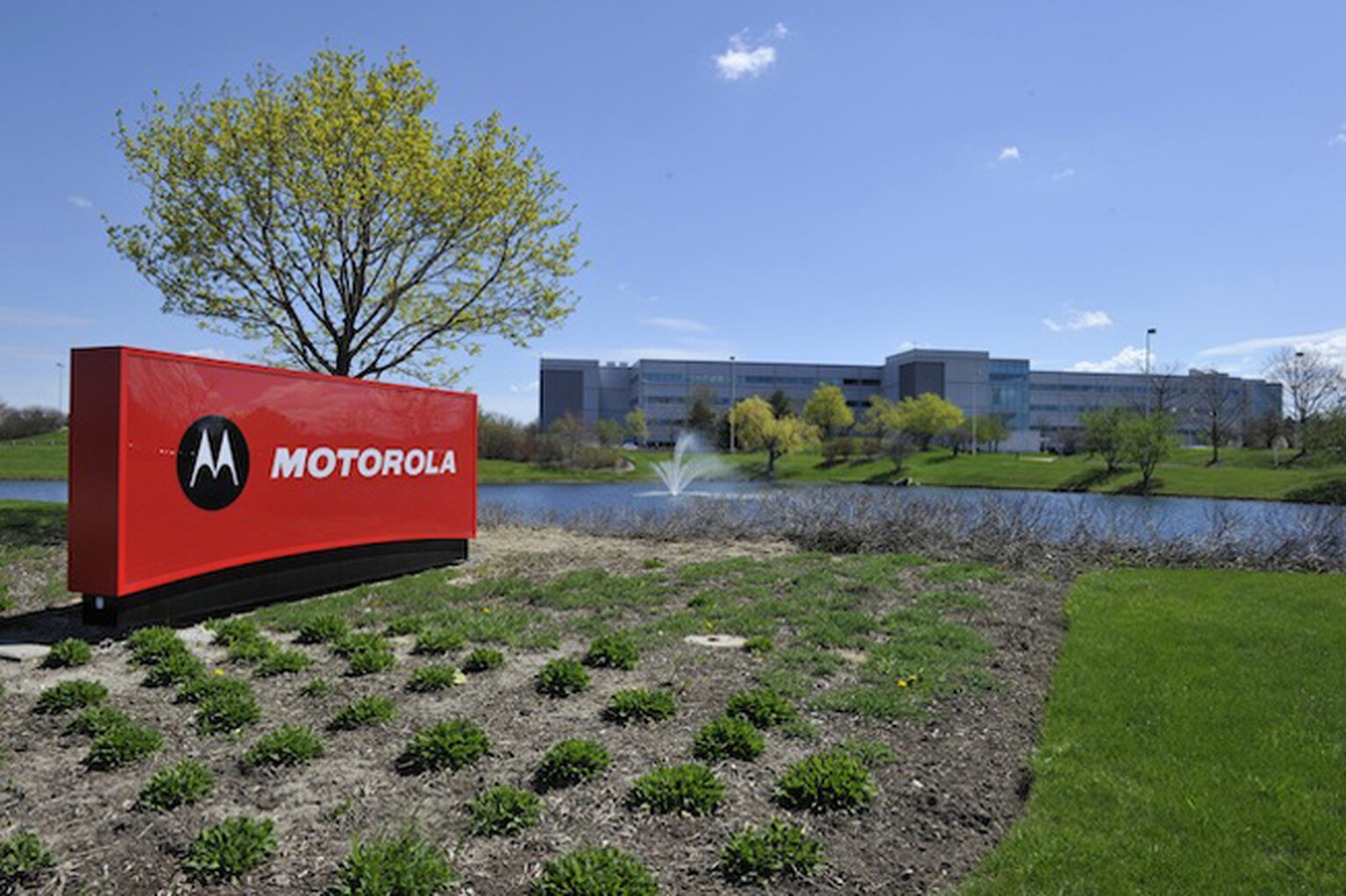 Motorola posts $80m losses for Q4, $249m for 2011