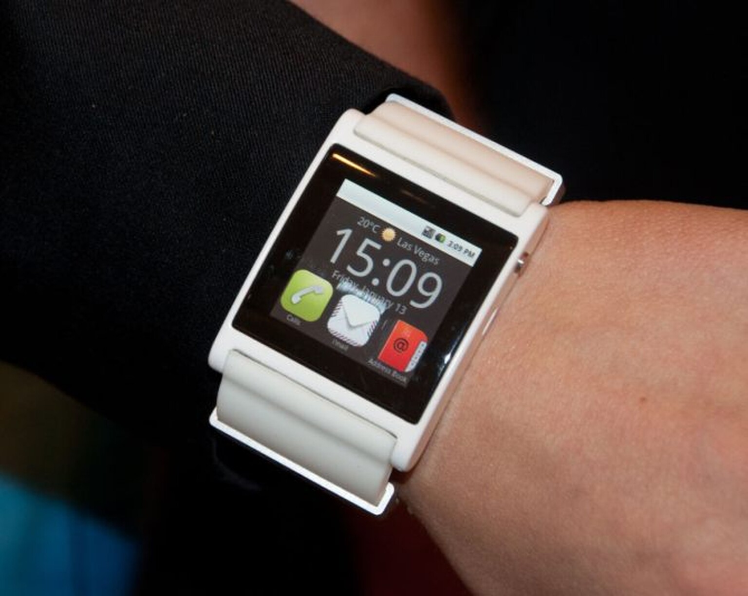 I'm Android wristwatch: hands-on photos