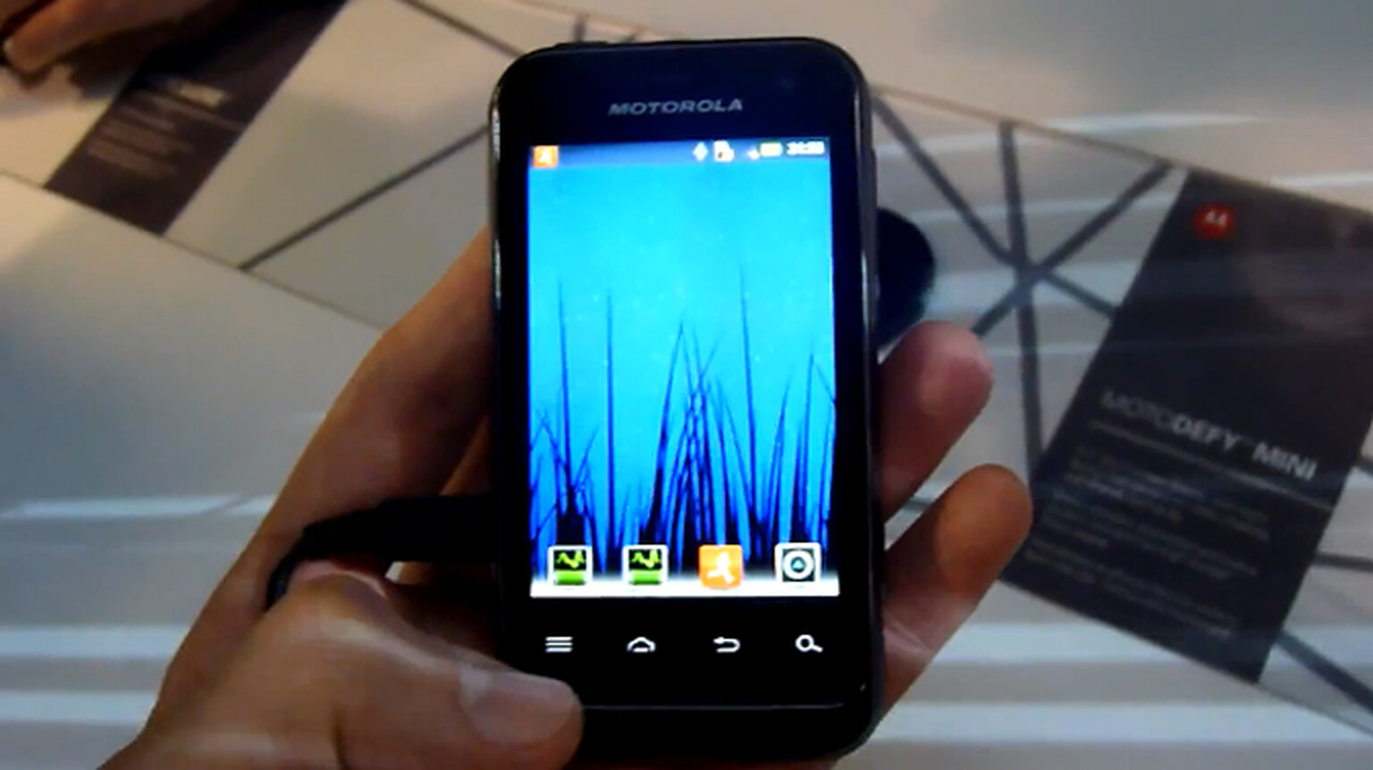 Motorola Defy MINI: Hands-on video