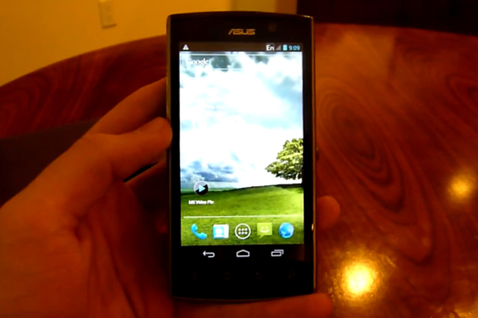 Asus Padfone connections hint at keyboard dock? Hands-on pictures and video