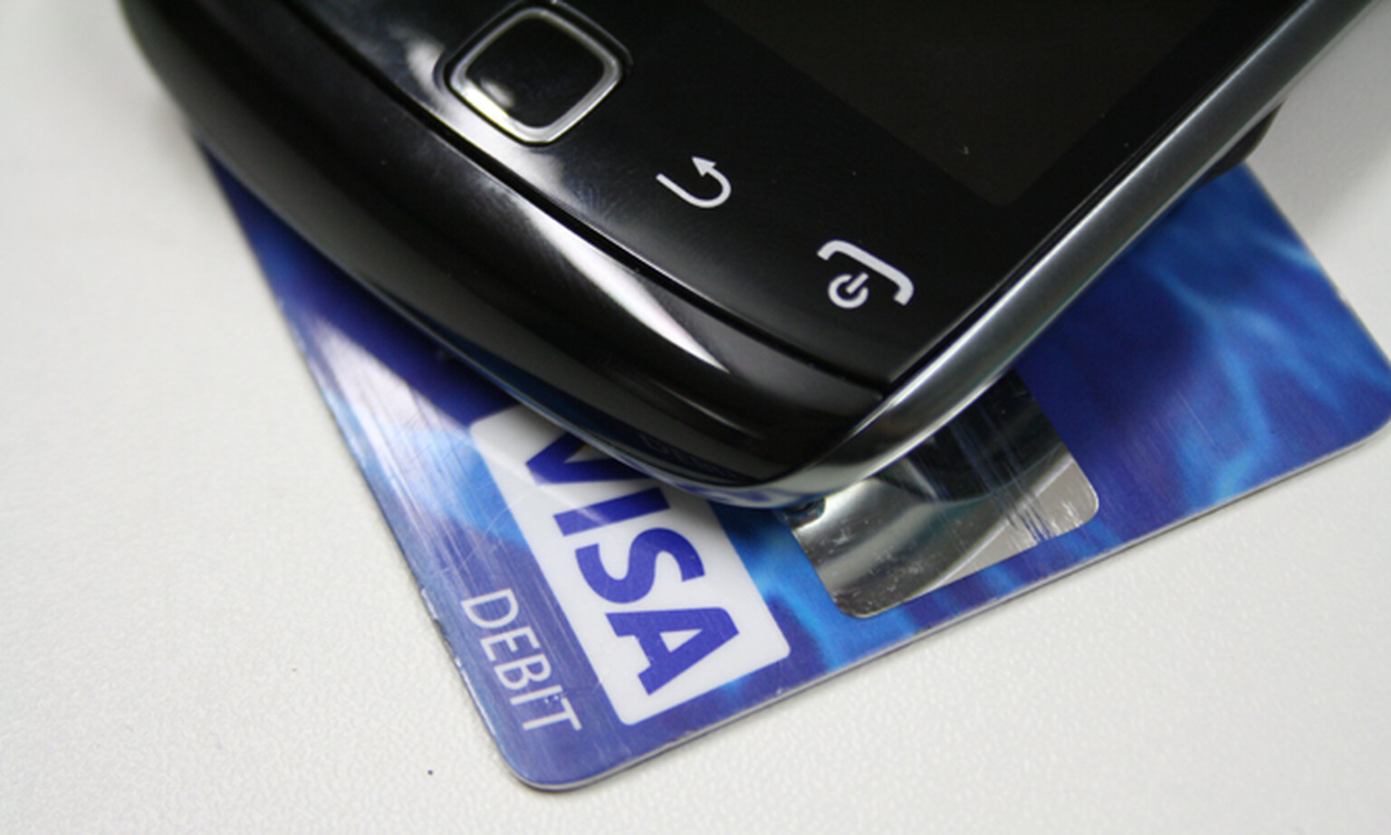 Visa certifies NFC’d BlackBerry, Samsung and LG phones for its payWave platform