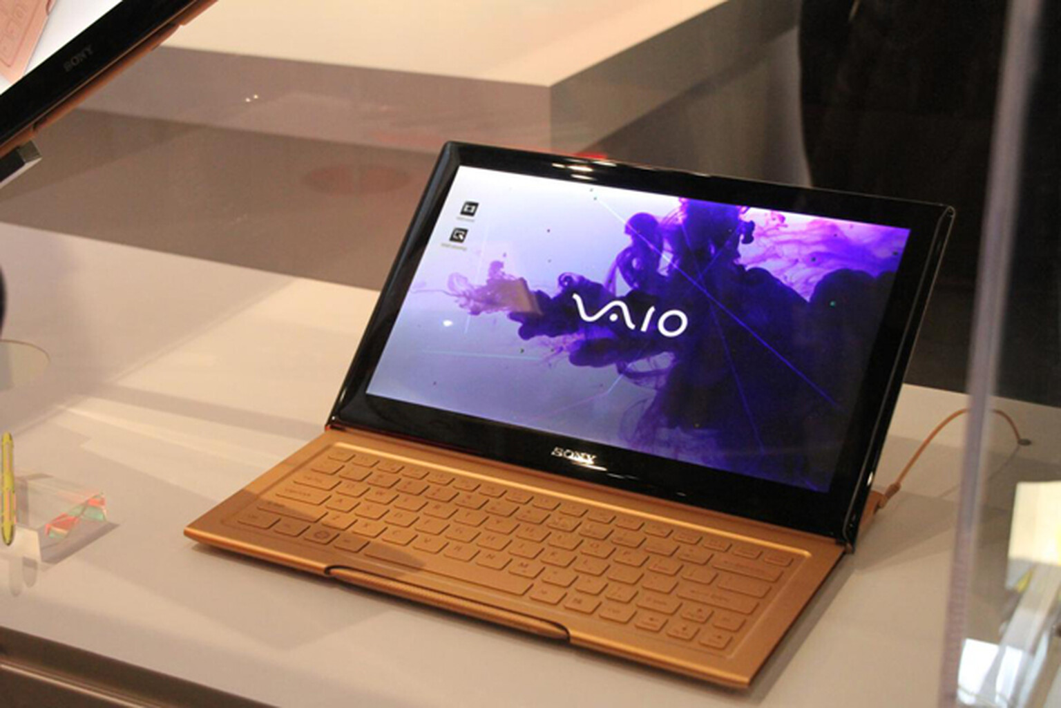 Sony Vaio Slate laptop tablet concept pictures: Looks like a Transformer Prime