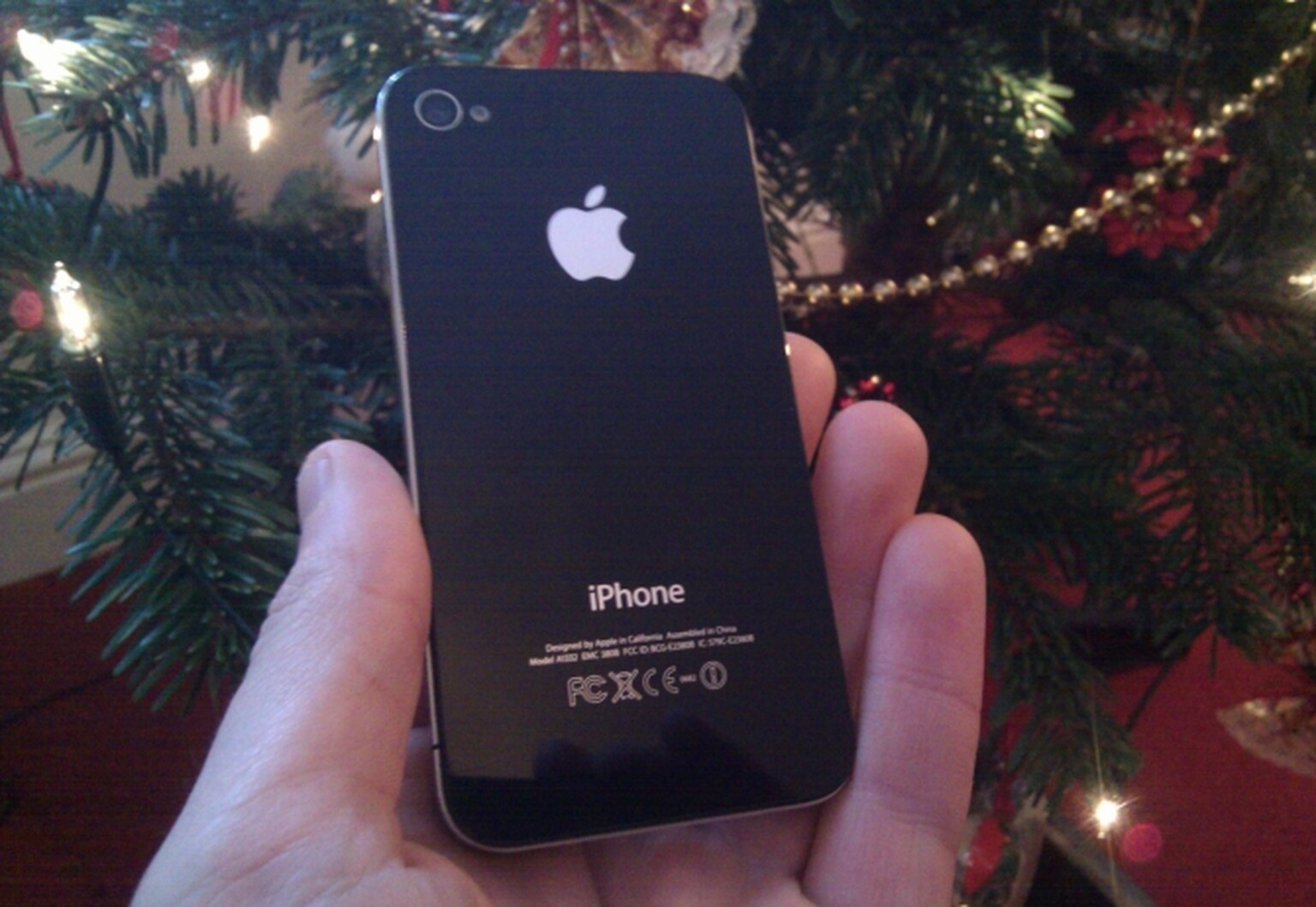 6.8 million new Android and iPhones activated on Christmas Day 2011