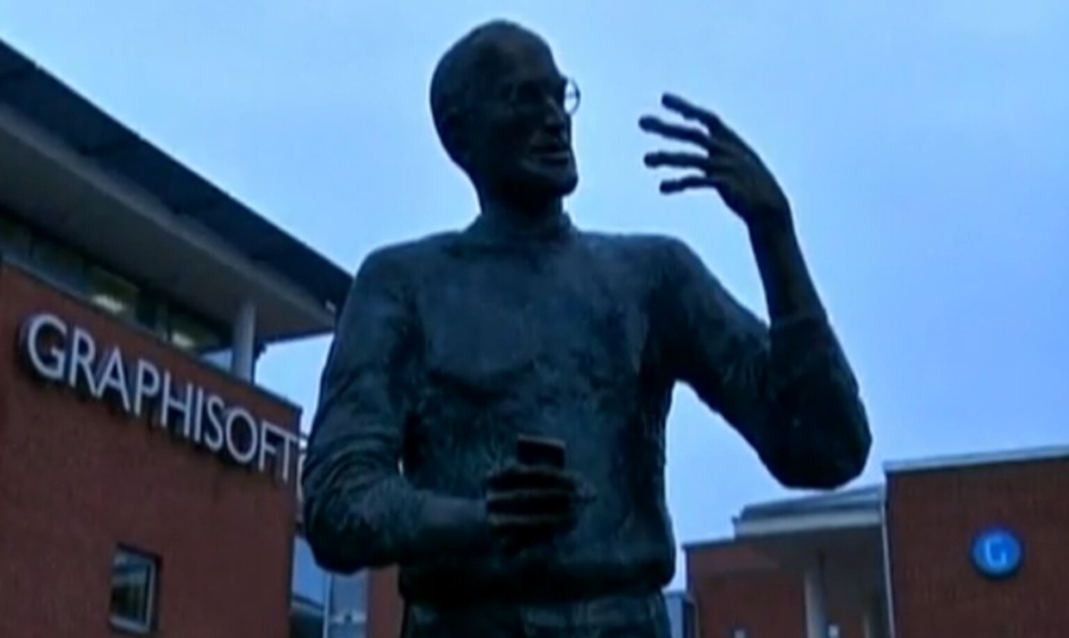 Steve Jobs immortalised in bronze by Graphisoft