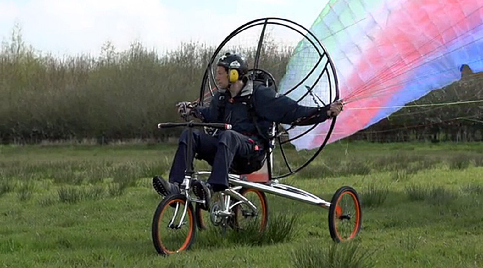 Paravelo flying bicycle lets you join the bat race