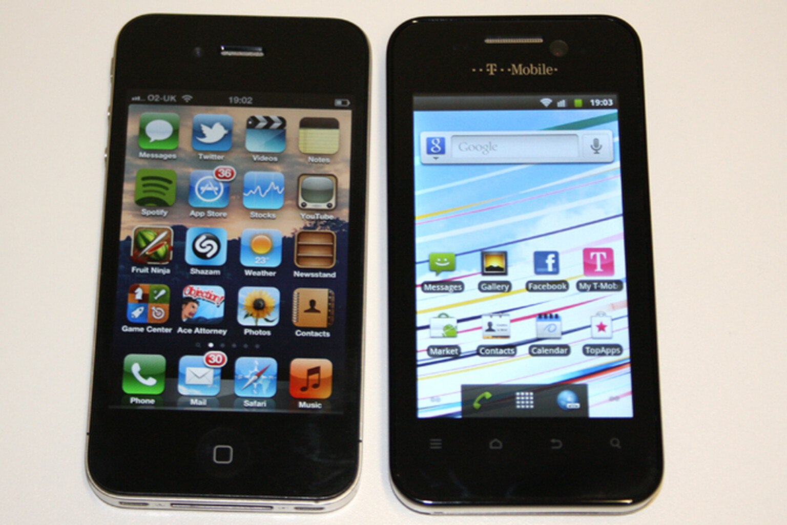T-Mobile Vivacity vs Apple iPhone 4: Separated at birth?