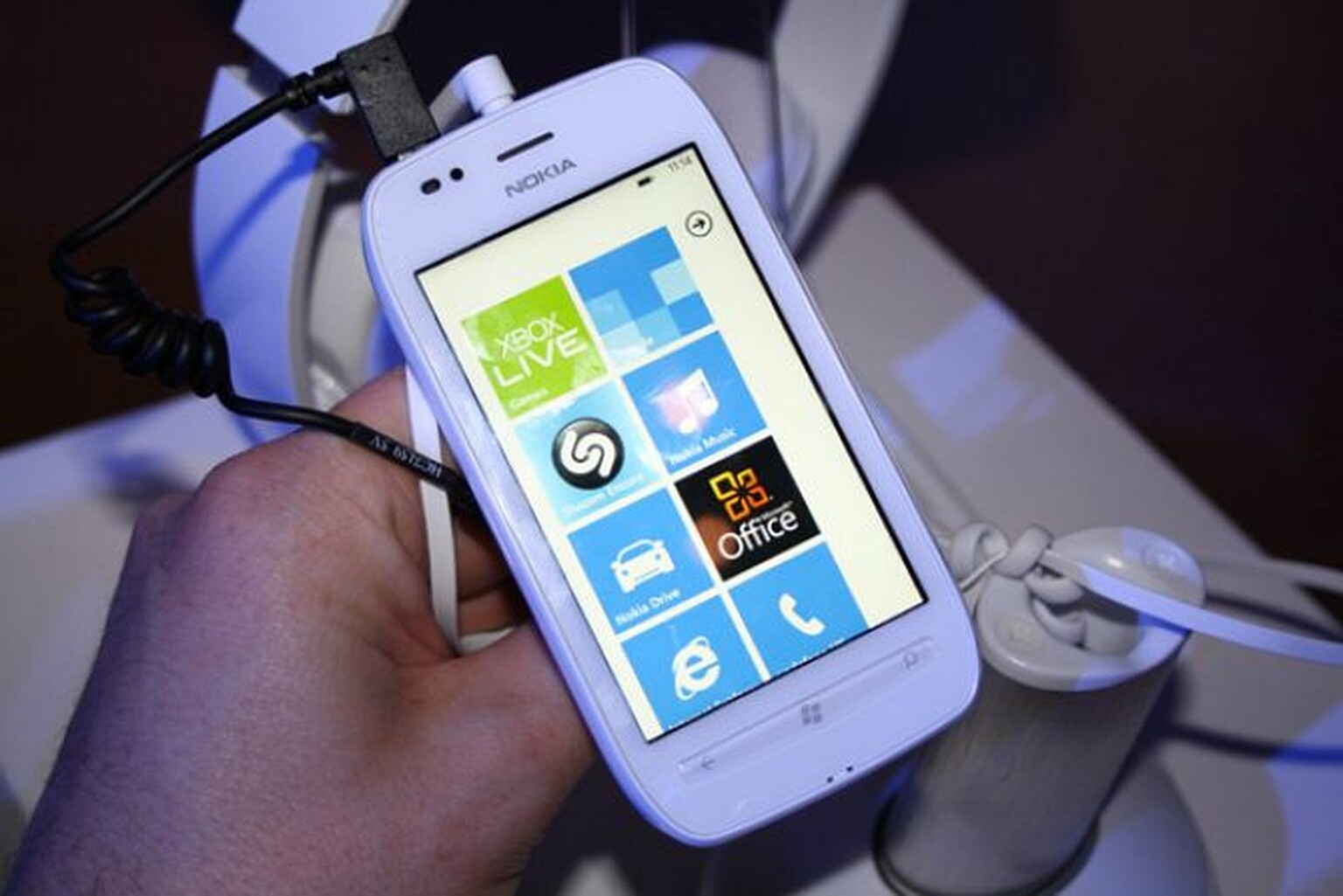 Nokia Lumia 710 shipping today: €270, still no UK ETA