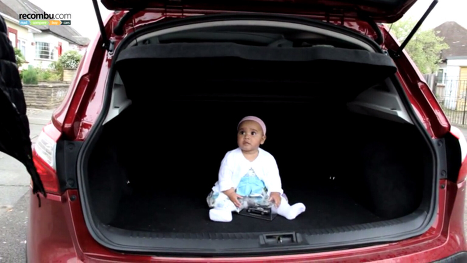 Nissan Qashqai 1.6 DCI has plenty of boot space for infants in video review