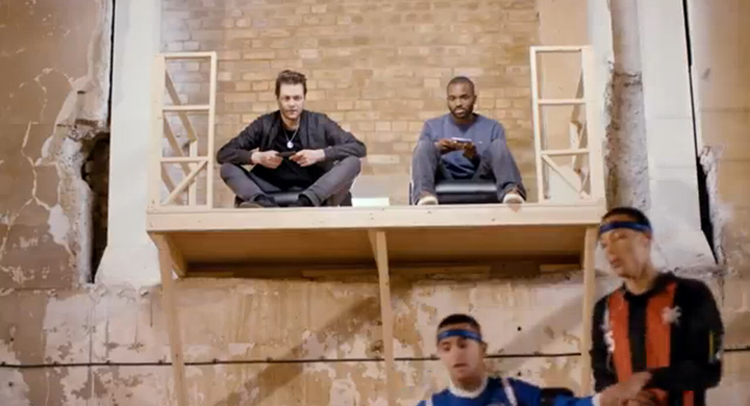 Sony Ericsson Xperia Plays used to control Kasabian singer and Darren Bent