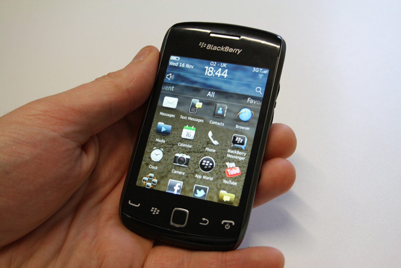 BlackBerry Curve 9380: Hands-on pictures and first impressions