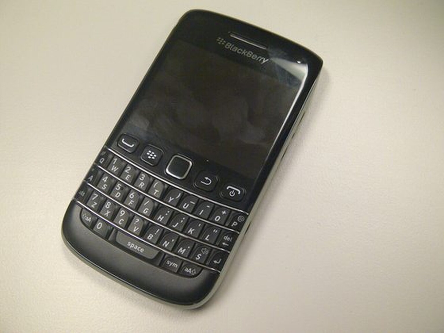 BlackBerry Bold 9790 poses for the camera yet again
