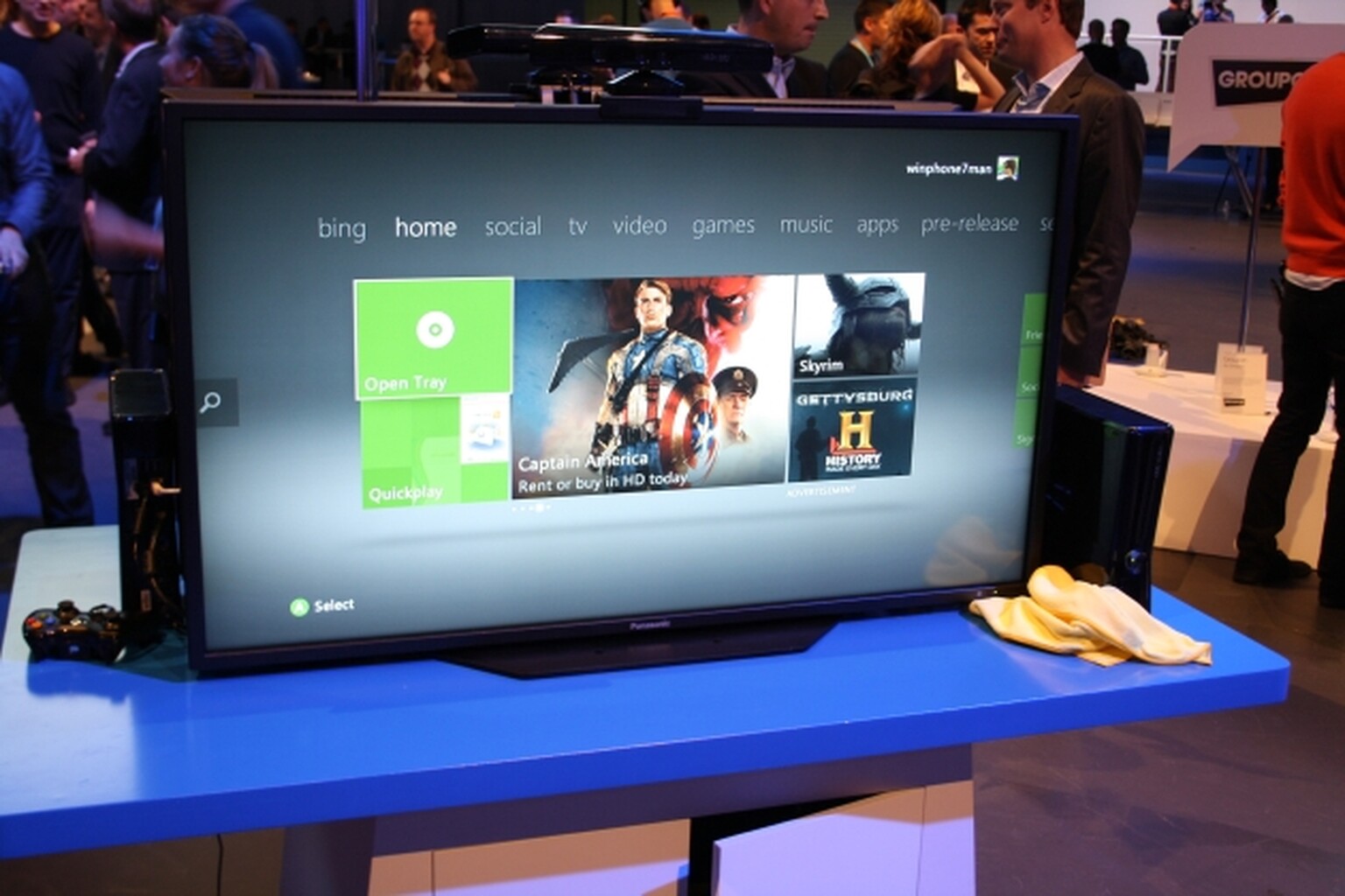 Xbox Companion and Kinectimals demoed on a Nokia Lumia 800 and 710: Coming soon to Windows Phone