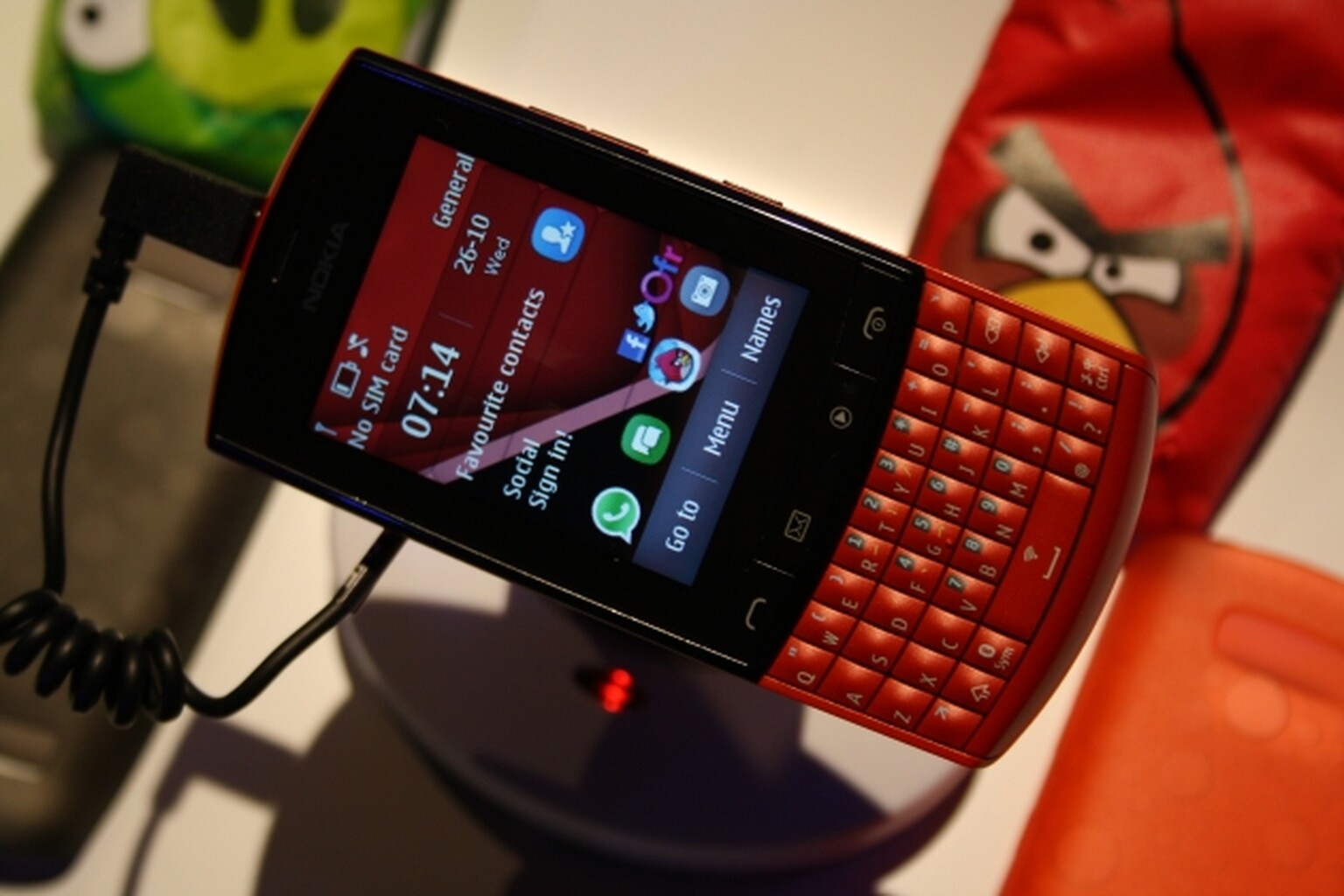 Nokia Asha 303: Hands-on and first impressions